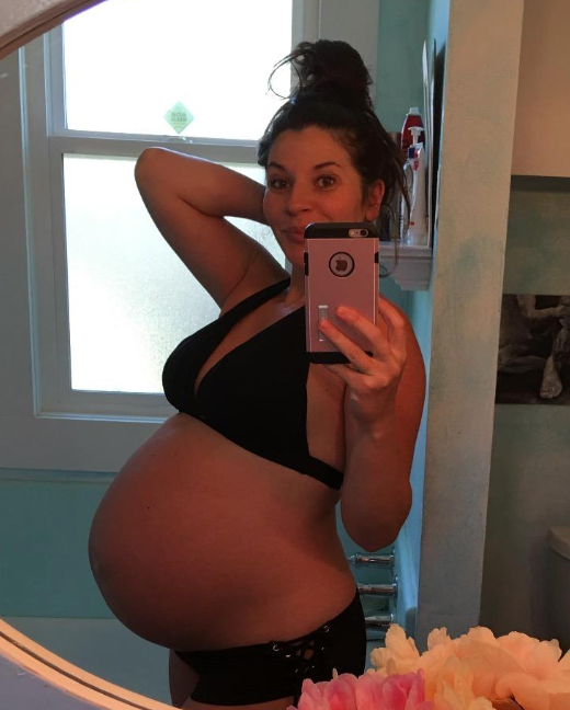 IA customer photo preggo